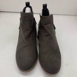 NEW Women's Dylan Laser Cut Ankle Bootie size 8